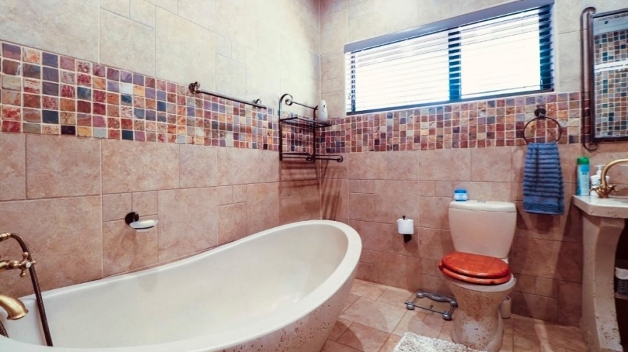 5 Bedroom Property for Sale in Protea Park North West